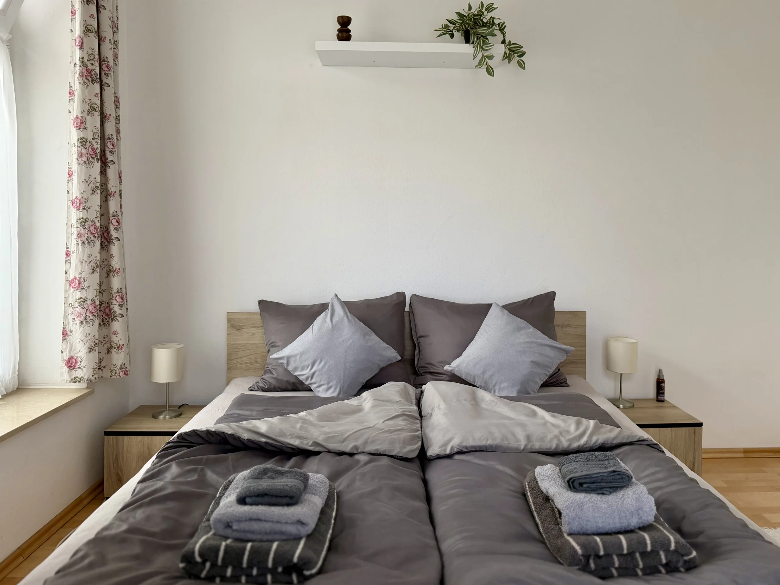 Földszinti hálószoba kétszemélyes ággyal